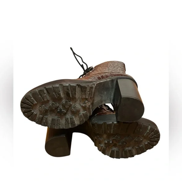 Steve Madden Winnie Harlow x Lisa Love Lug Booties Size 7 Women’s NWOT - Picture 5 of 10